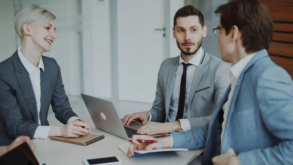 Riunione di lavoro in ufficio